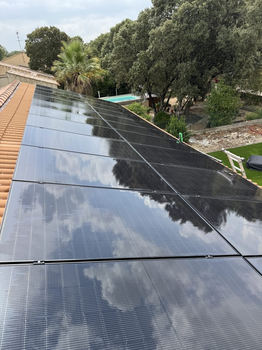 Nettoyage de panneaux solaires sur toiture à Montpellier